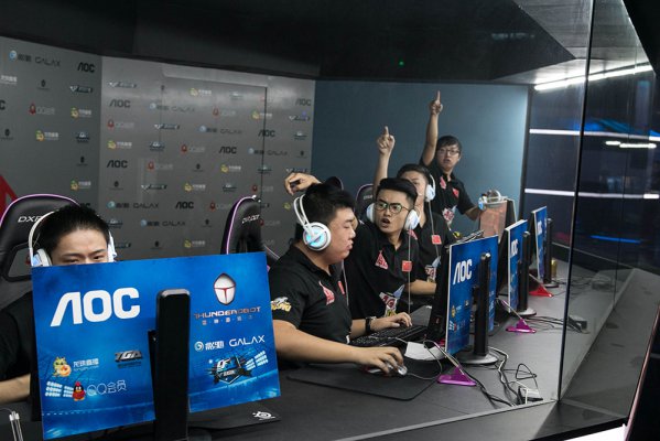 班牙队以1 班牙队以1