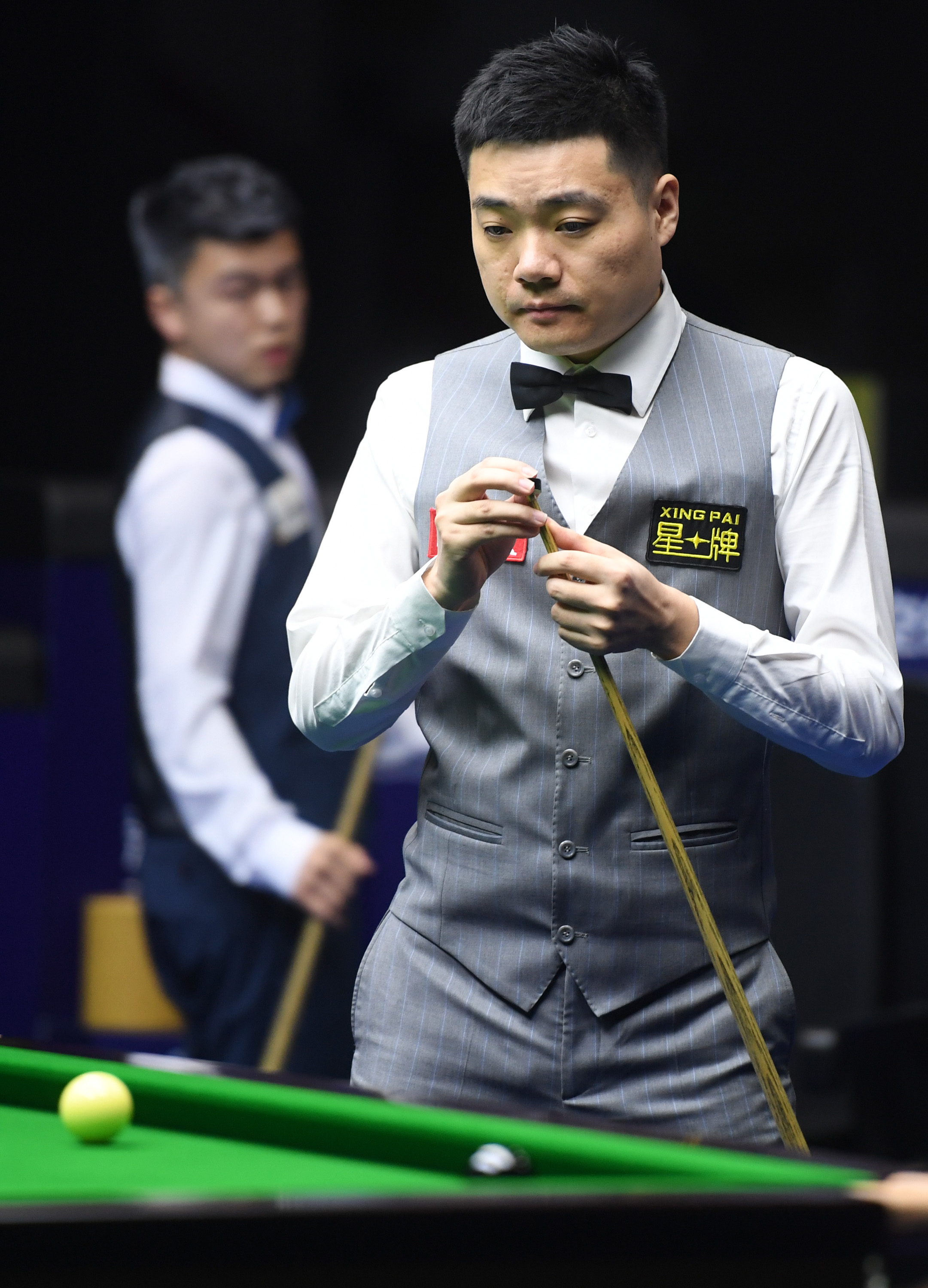 让我们拭目 让我们拭目